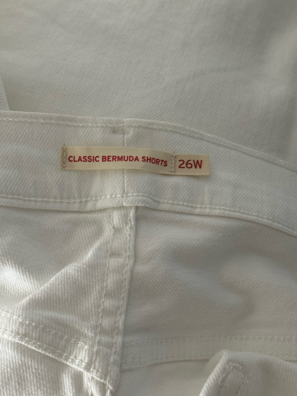 LEVI’S Classic Bermuda Shorts White Size 26W NEW - Picture 8 of 10